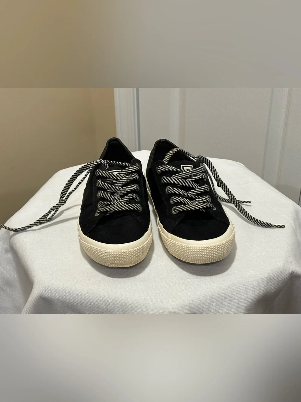 Chaps Black Canvas Lace-Up Sneakers | Women’s Size 6